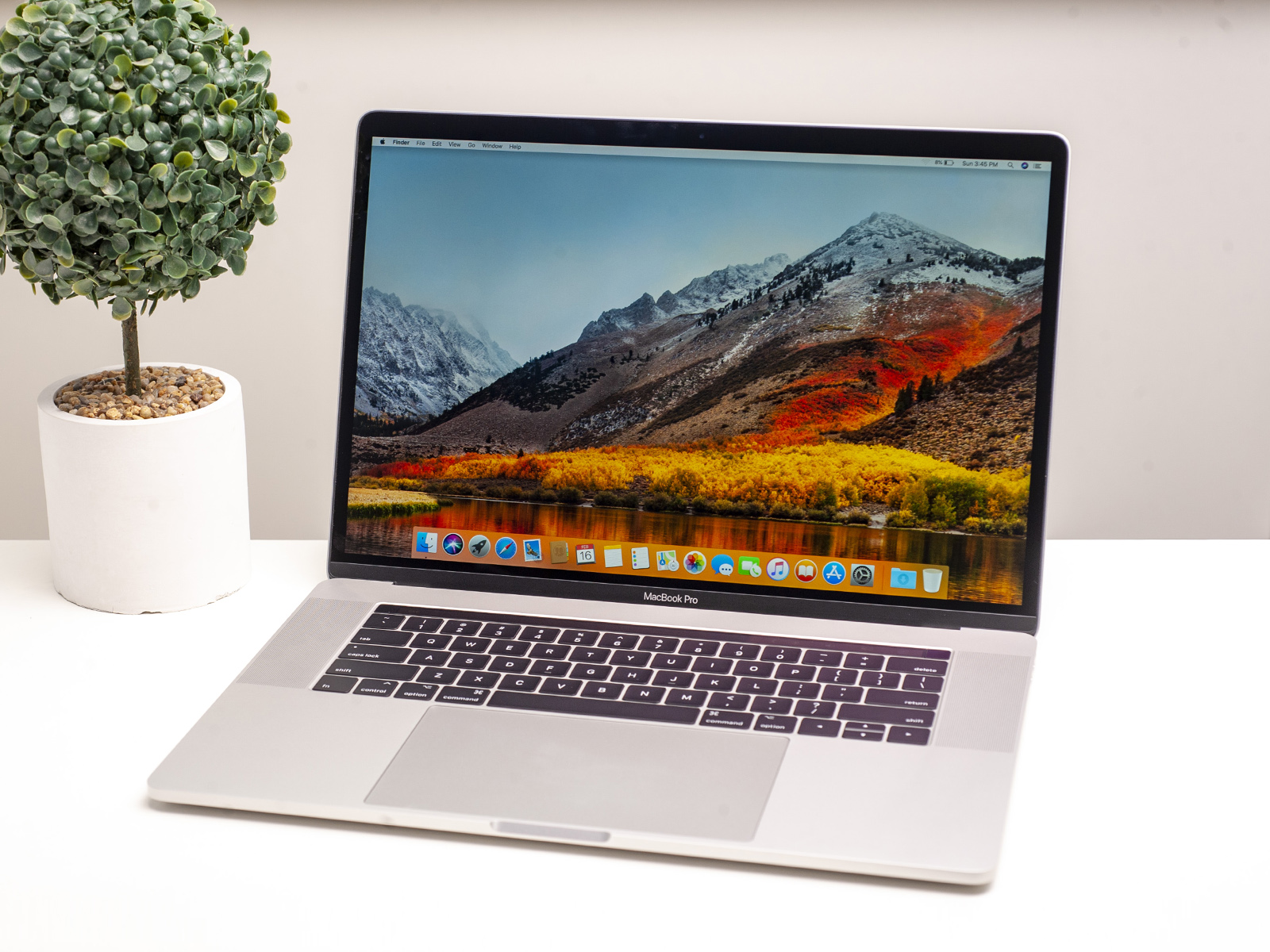 Apple MacBook Pro 15 Silver 2017 (MPTX2) б/у