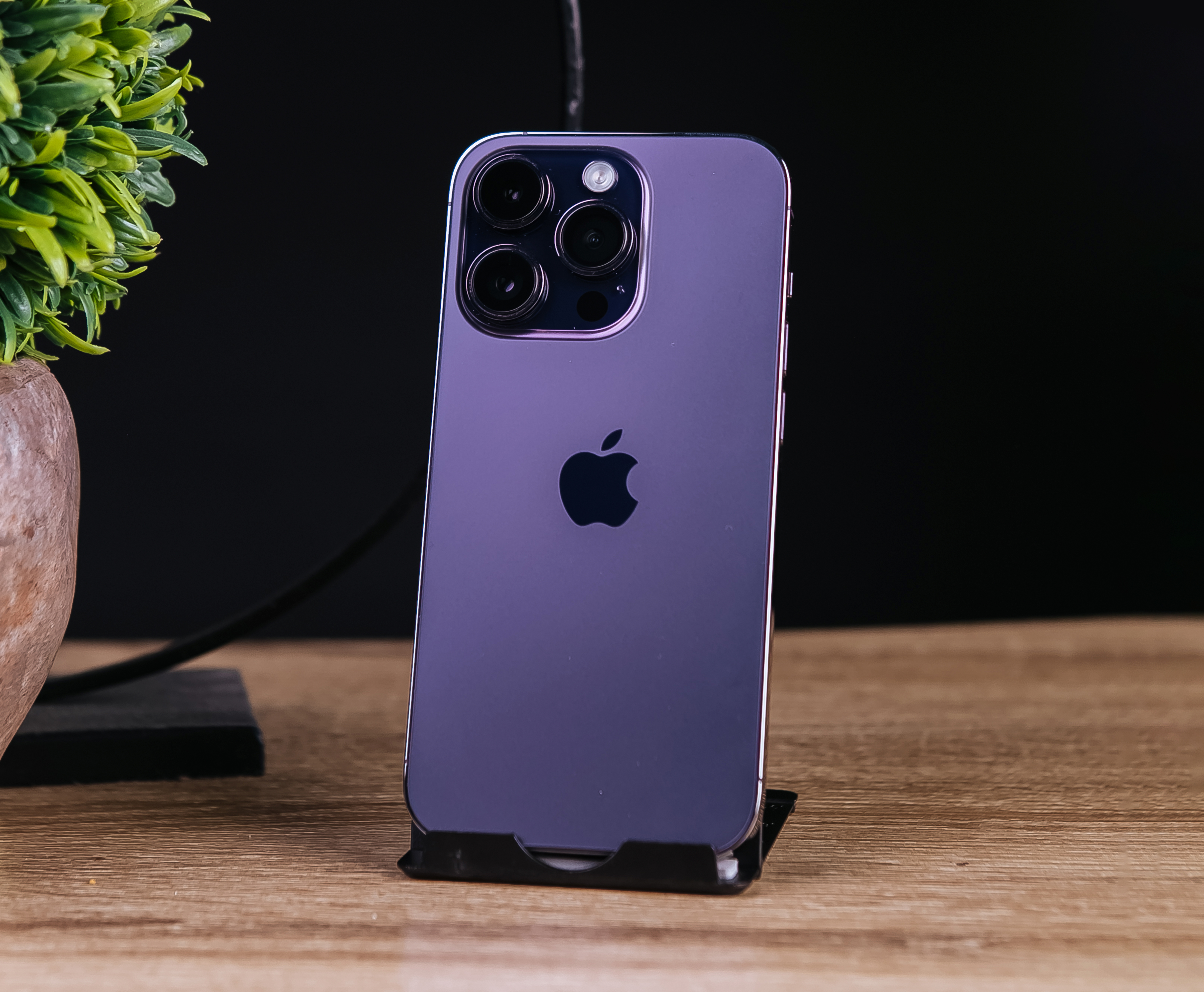 Apple iPhone 14 Pro 256GB Deep Purple (MQ1F3) б/у